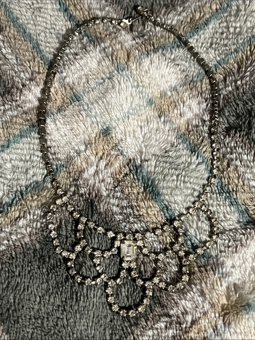 Vintage-Inspired Crystal Bib Necklace - Silver